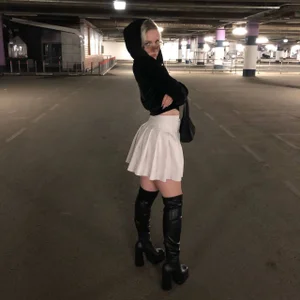 DevonaEmburys Beatrice sexfoto 4