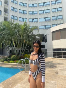 LaurenRodriiguezのpool dayの 6枚の写真