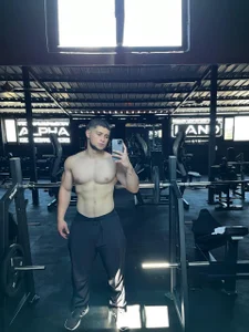 valenssio_moretti kullanıcısının Strengthening body, mind and spirit!!!! 💪🔥 albümü -  4 fotoğraf