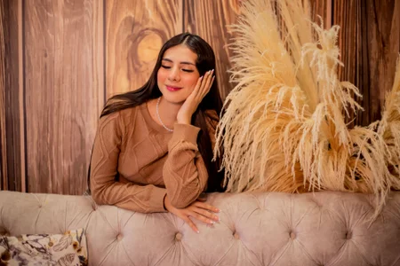 nia20_ Don't look too much... I turn red 🙈 Pic