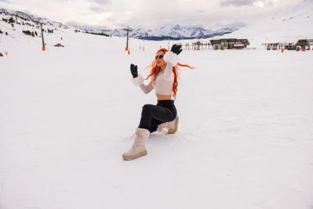 MollyHeadleyy Cold holidays 😅🥰🥶 Pic 6