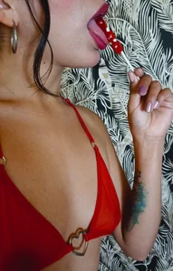 EmiGomez_ Do you want from my LolliPop? 💄👄 Immagine  2