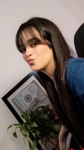 LucianaMore KNOW ME HONEY💛 사진