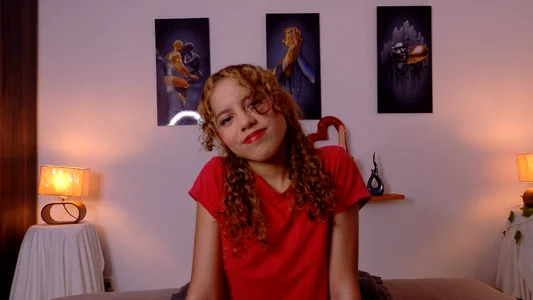 lia_valmont_01 i am online . fénykép