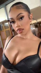 Cherrylovez: Public ( 4 фото)