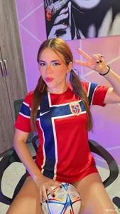 Andreaflame1 🌎⚽ World Cup passion between flags and smiles ✨ Foto 6