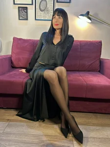 MonicaCheerful Office routine with me <3 Pic 2