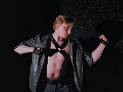 Vincent_Hardman Leather Man VS Skin Man Pic 3