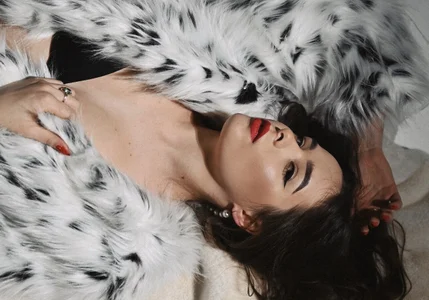 MistressMilana: VENUS IN FURS ( 2 фото)