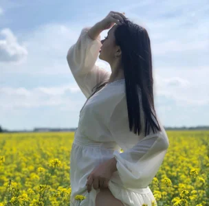 BootyTrisha The same field where I'm a girl🥵 Pic