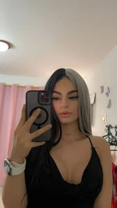 emiss_ I feel Pretty Hình 3