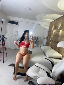 britanny_hamilton What do you like? my beautiful face or my sensual body? 😍 Pic 3