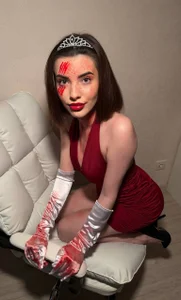 Anita_Robby kullanıcısının Halloween Prom Queen👑 albümü -  4 fotoğraf