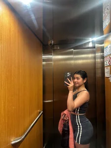 SophyAdams Public รูป 