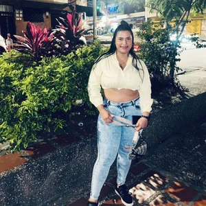 KorinaKovaaのCasualの 3枚の写真