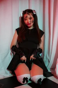 OliviaHalley "Psycho and Charm" Foto 8