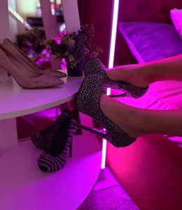Zdjęcia Livia_Shy Look at my legs❤️:  5