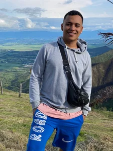 Alejandro_Tom Public Pic 4