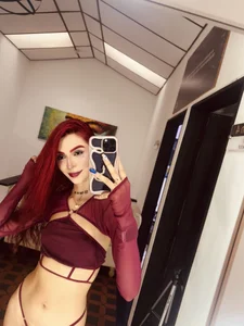 april_jones05 🍷❤️  6. fénykép