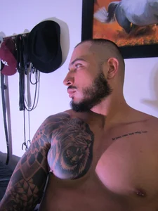 leonidas_18k hot Pic