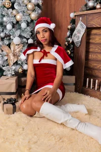 nata_luna Christmas, glitter… and a little spice 🎄🔥 Pic 4