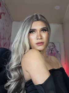 Sue_blue Public Pic 5