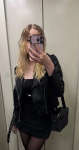Fluffy_Cloude A black total look, a cramped elevator and a million thoughts in my head... Immagine  2