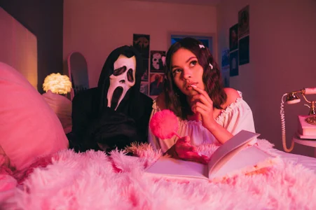 Just a Girl and Her Mask de PollyLanders  5 Imagens