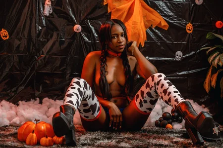 CoralHarrinson ✨Feliz Halloween!👻🥰  3টি ছবি