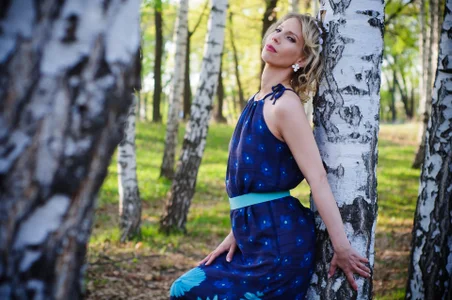 AdrianaSea Walk in the spring forest 圖片 7