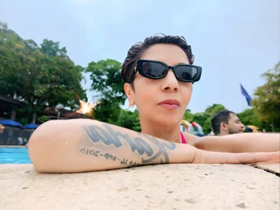 Trinityy__ Enjoying the heat and the pool Bilde 3