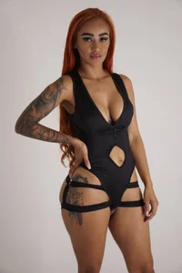 _Mia_Brunette_ Public Gambar 5