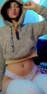 holy_juli Public Pic 4