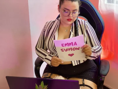 EmmaSymon sexy in the office Pic 8