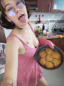 HunnyyLove Sexy cooking Pic 7