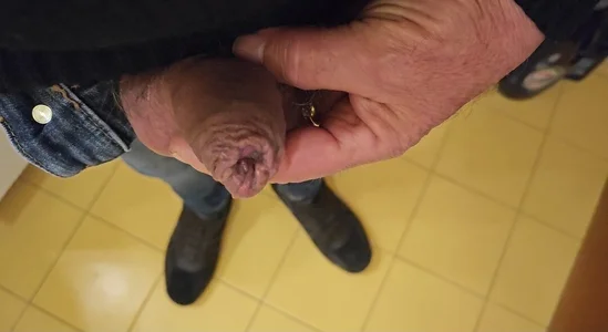 jhonschen's Lui vuole esplodere ma..... Sex Photo 3