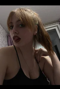 Eva_Hot96 Public Pic 3