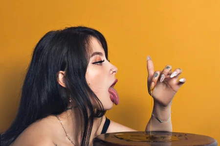 I_Am_AnnieeのAs sweet as honey 🍯 and as addictive as candies 🍭🍬の 2枚の写真