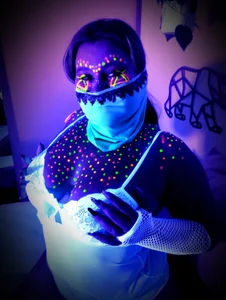 SalmaZamann SHOW NEON Pic 2