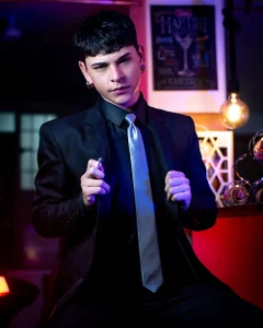 Luke_Howland Relax Hình