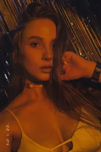 AnnLevine Public Immagine 