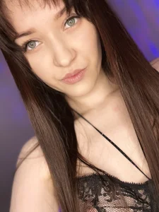 For you — as a thank you for 5,000 subscribers 💋 de Veliora  6 Imagens