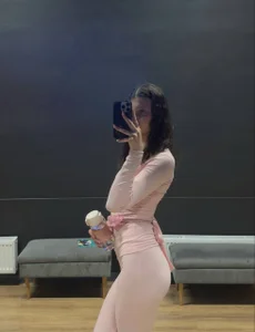 LouiseChavez kullanıcısının first class on stretching albümü -  2 fotoğraf