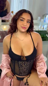 NaughtyNinnaXXXのPublicの 5枚の写真