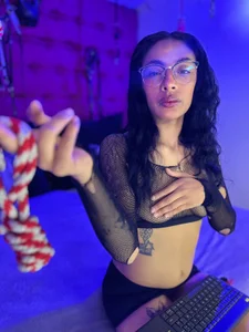 RoxaneBons I need to dominate you Pic 3