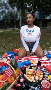 Emy_leon 🥳 Party in the USA! Pic 6
