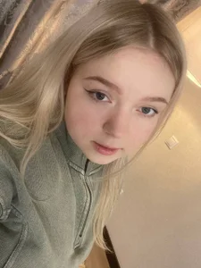 ZaraCreedon Rays of smiles and raindrops ☔😊 Poză