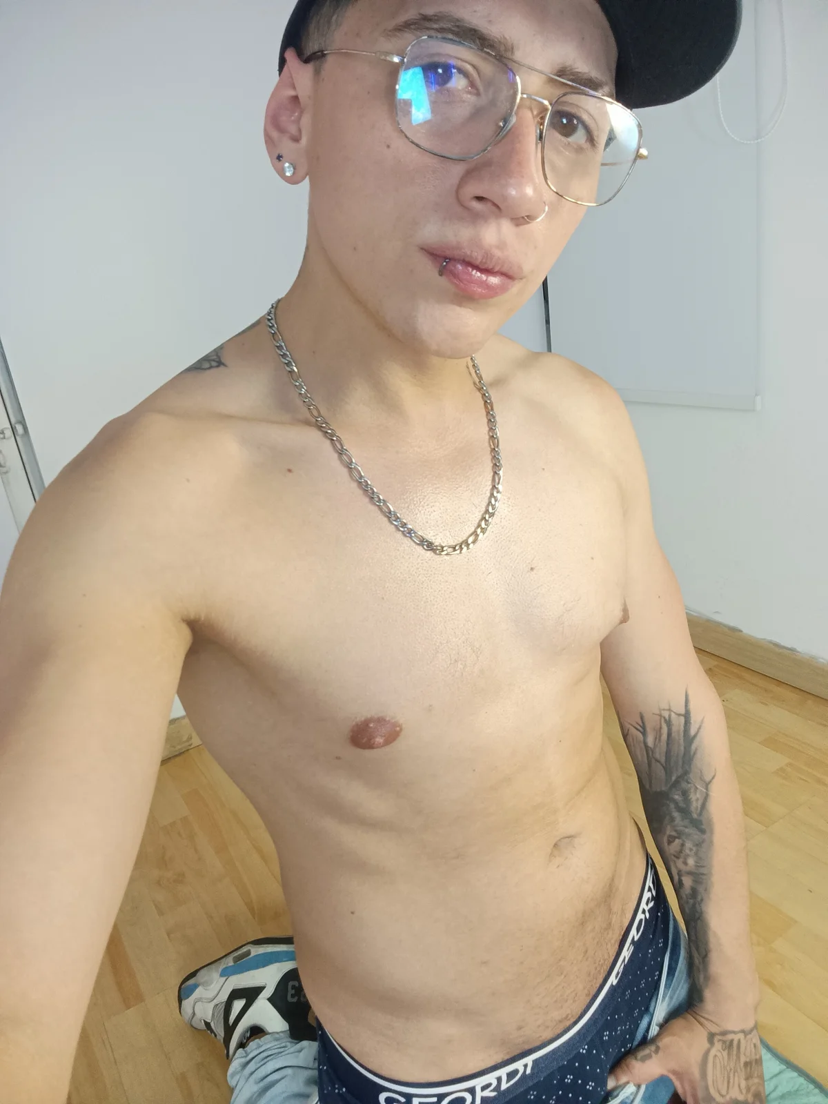 Emmanuel_Lust immagine di tendenza 6068