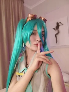 Emily_Strikeee cosplay Hatsune Miku Pic 6