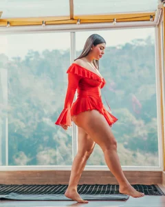 zui_lu: I have so many photos with my beautiful red dress ( фото)